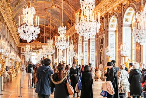 Entrada al Palacio de Versalles, interior de la Galería de los Espejos