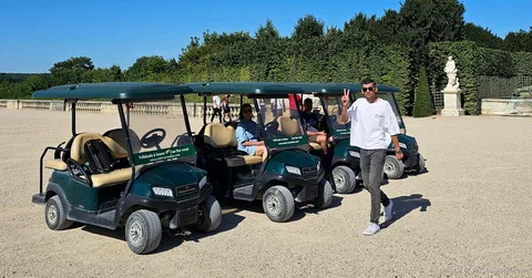 Visite en voiturette et à vélo du château de Versailles près du Hameau de la Reine